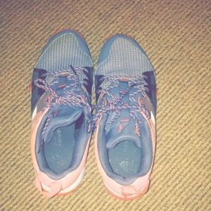 Adidas tr8 kanadia athletic shoes